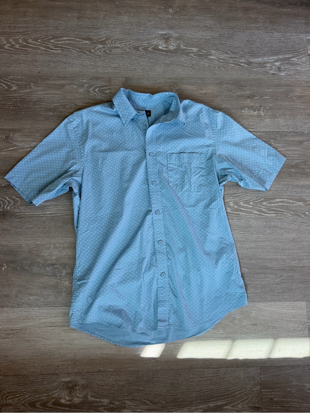 Men's Light haggar Medium Blue Short-Sleeve Button-Up Shirt